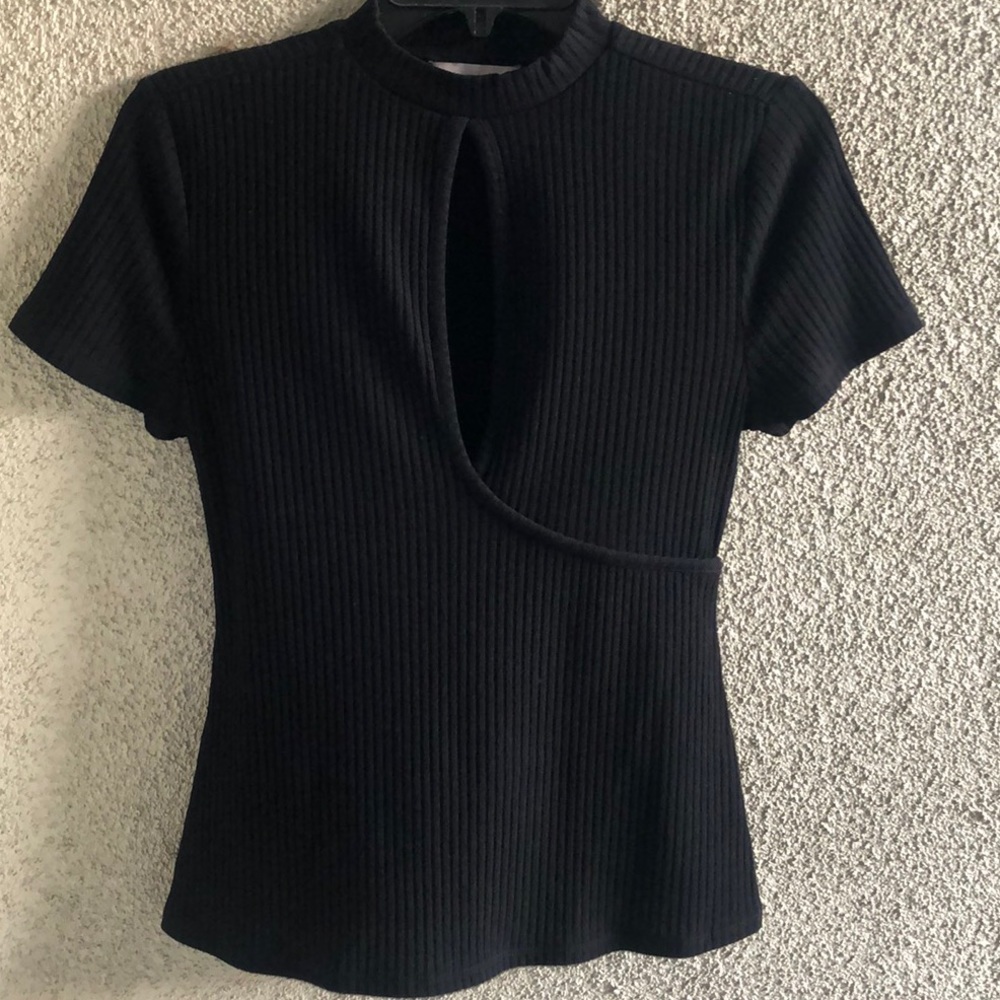 black cleavage top